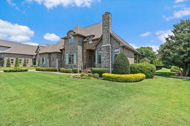618 Ridgecrest Ln, Lebanon, TN 37087