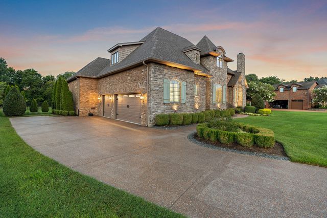 618 Ridgecrest Ln, Lebanon, TN 37087