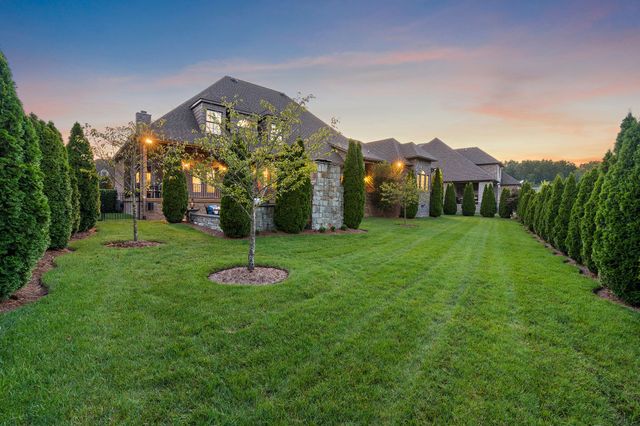 618 Ridgecrest Ln, Lebanon, TN 37087