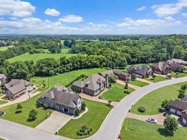 618 Ridgecrest Ln, Lebanon, TN 37087