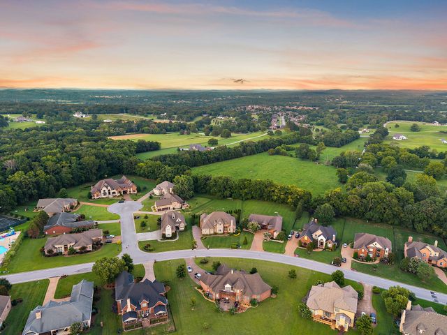 618 Ridgecrest Ln, Lebanon, TN 37087