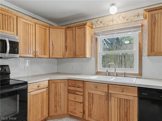 444 Letchworth Drive, Akron, OH 44303