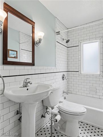 444 Letchworth Drive, Akron, OH 44303