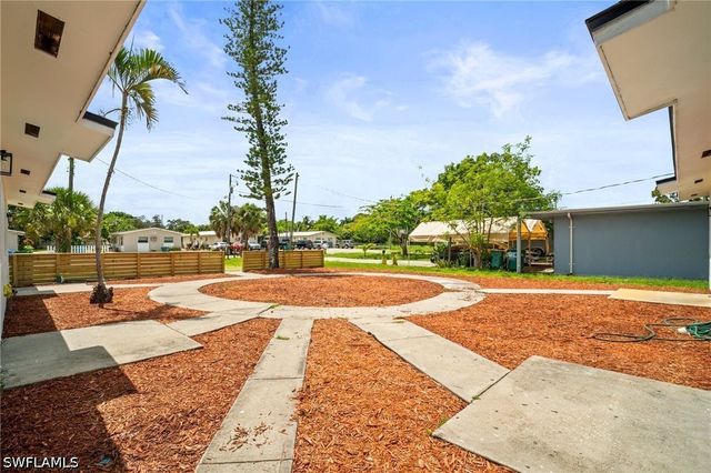 2316 Bayside ST, Naples, FL 34112