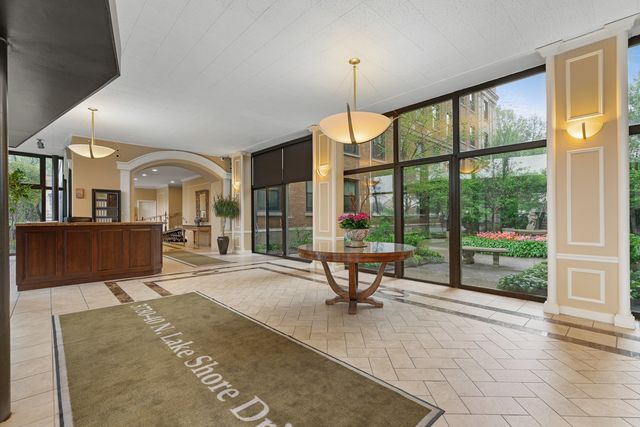 3740 N Lake Shore Drive 5A, Chicago, IL 60613