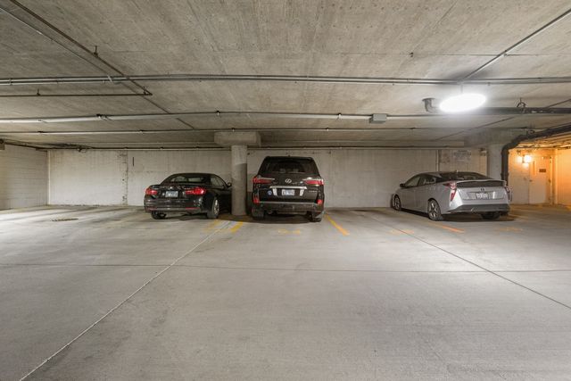 3740 N Lake Shore Drive 5A, Chicago, IL 60613