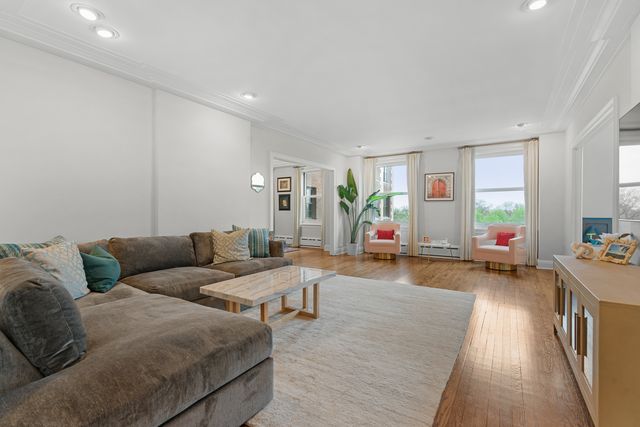 3740 N Lake Shore Drive 5A, Chicago, IL 60613