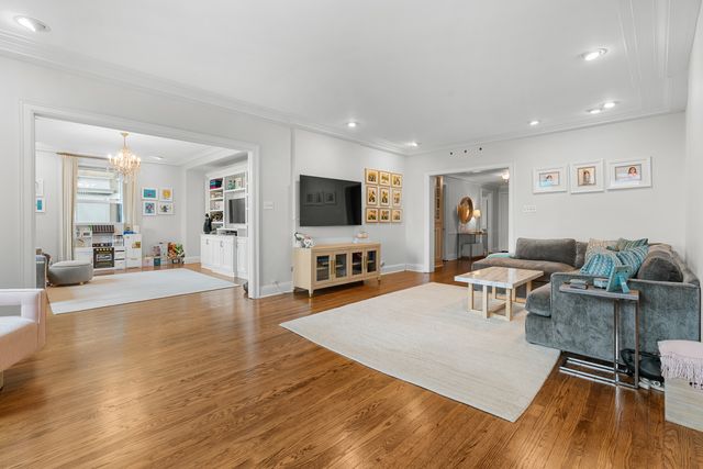 3740 N Lake Shore Drive 5A, Chicago, IL 60613