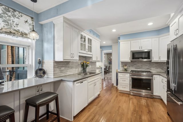 3740 N Lake Shore Drive 5A, Chicago, IL 60613