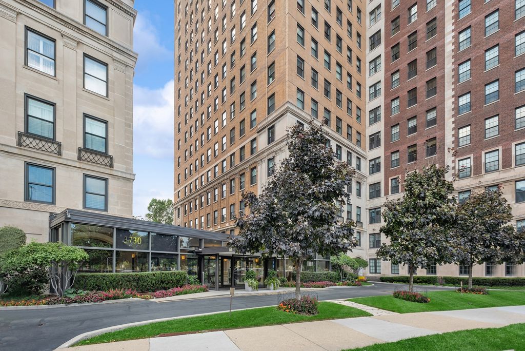 3740 N Lake Shore Drive 5A, Chicago, IL 60613