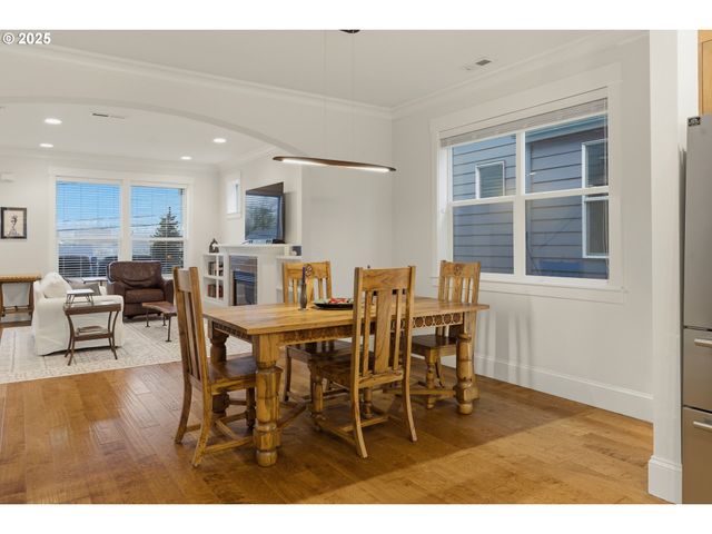 5406 Ne COUCH St, Portland, OR 97213