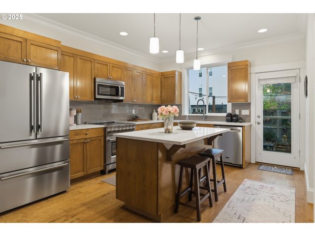 5406 Ne COUCH St, Portland, OR 97213