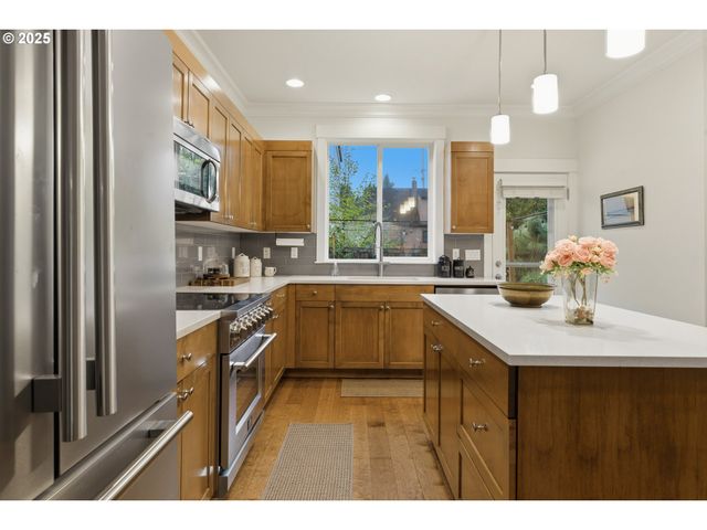 5406 Ne COUCH St, Portland, OR 97213