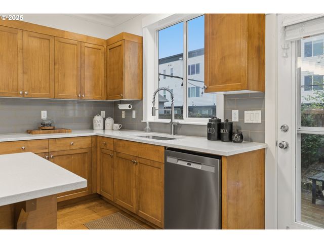 5406 Ne COUCH St, Portland, OR 97213