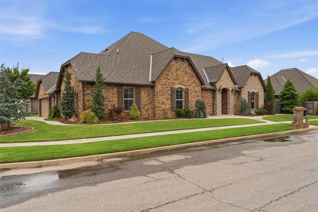 4109 Acoma Drive, Moore, OK 73160