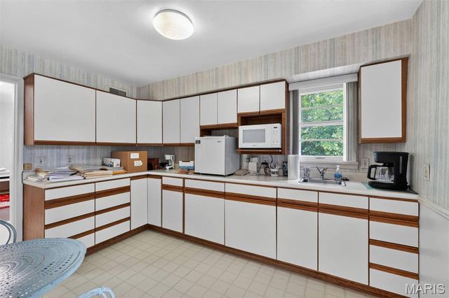 11147 Olive Boulevard, Creve Coeur, MO 63141