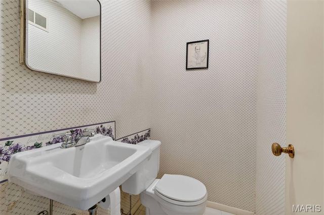 11147 Olive Boulevard, Creve Coeur, MO 63141
