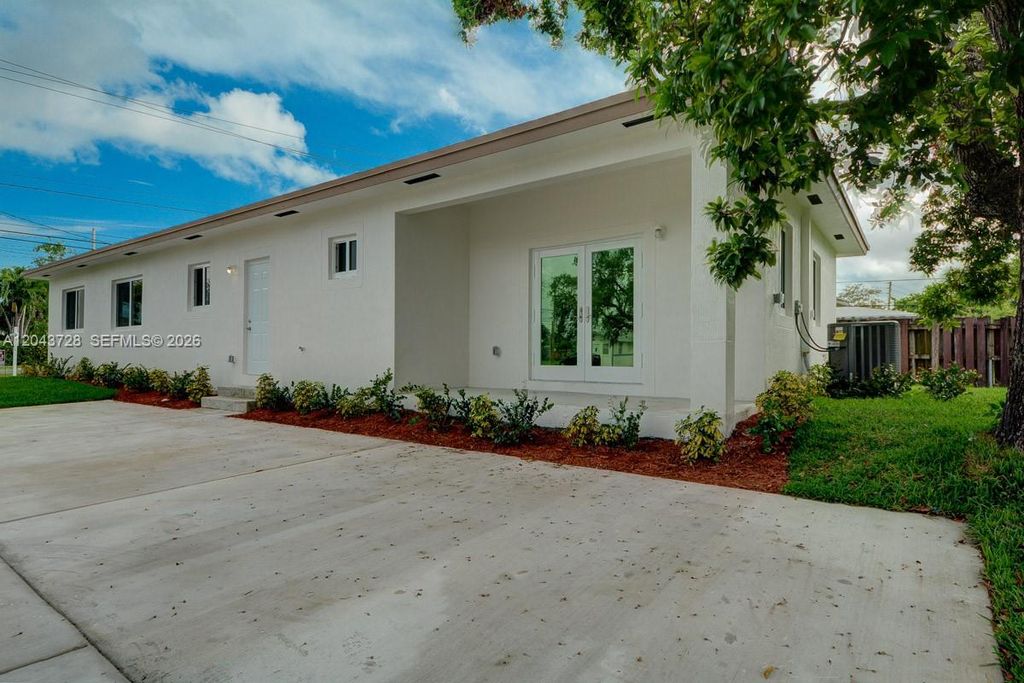312 Phippen Waiters Rd, Dania Beach, FL 33004