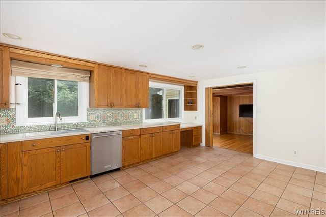 181 Halwill AKA 40 Parkledge Drive, Amherst, NY 14226