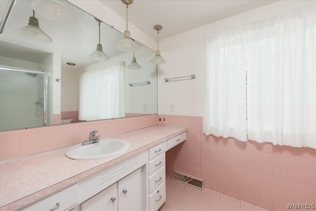181 Halwill AKA 40 Parkledge Drive, Amherst, NY 14226
