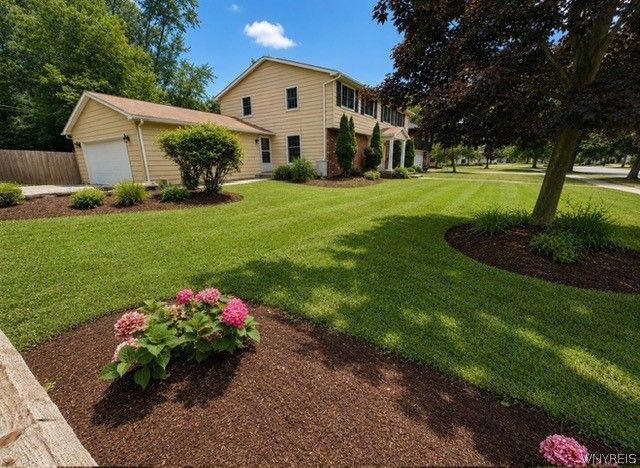 181 Halwill AKA 40 Parkledge Drive, Amherst, NY 14226