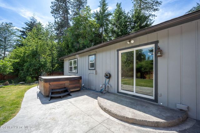 1215 E SHOREWOOD CT, Coeur D'alene, ID 83815