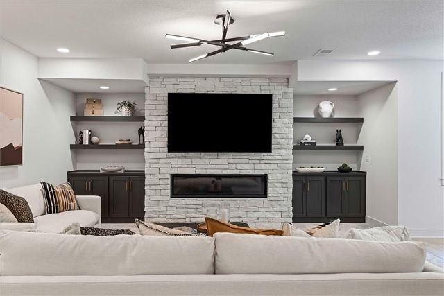 12501 W 184th Street, Overland Park, KS 66013
