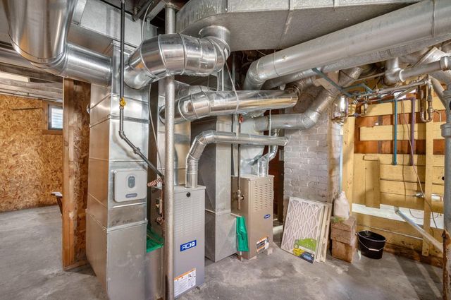 1047 W Washington STREET, West Bend, WI 53095