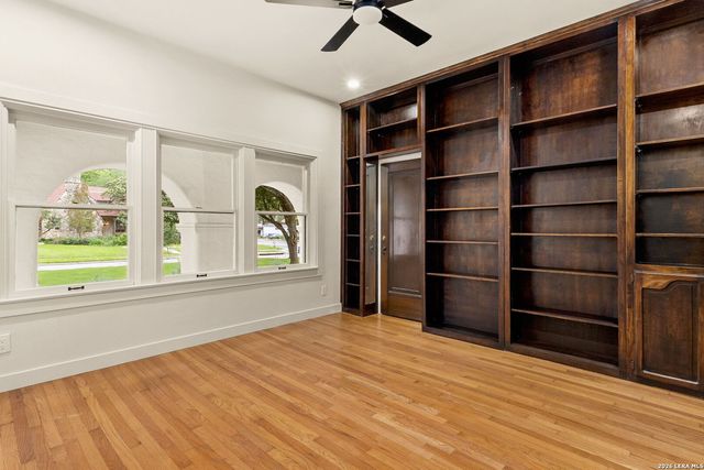 135 W Lullwood, San Antonio, TX 78212
