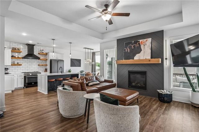 3730 NW 96th Court, Kansas City, MO 64154