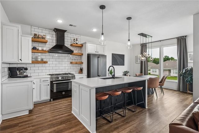 3730 NW 96th Court, Kansas City, MO 64154
