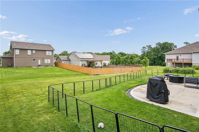 3730 NW 96th Court, Kansas City, MO 64154