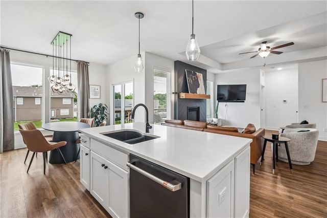 3730 NW 96th Court, Kansas City, MO 64154