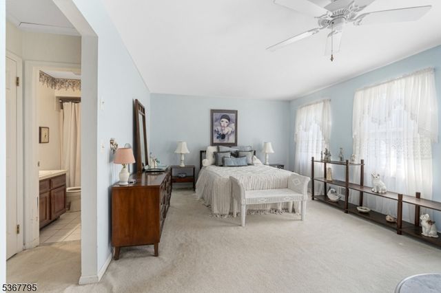 42 Carriage Ln, Sparta Twp., NJ 07871