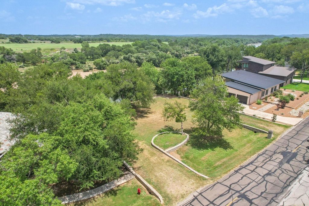 7818 Ravenswood Road, Granbury, TX 76049