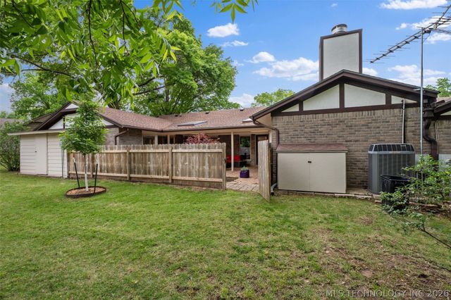 1555 Pecan Place, Bartlesville, OK 74003