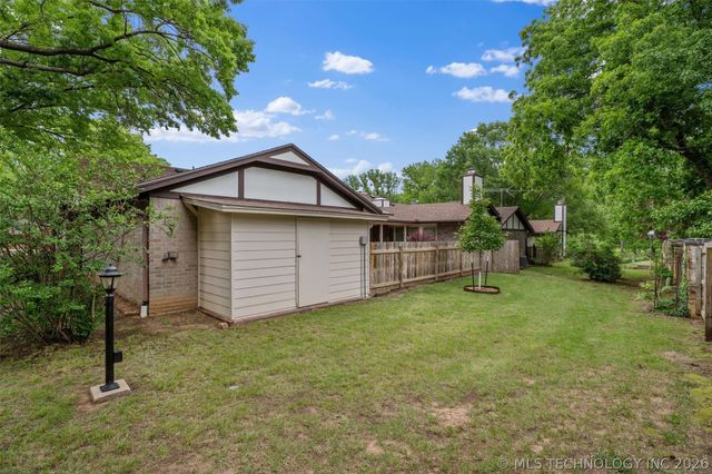 1555 Pecan Place, Bartlesville, OK 74003