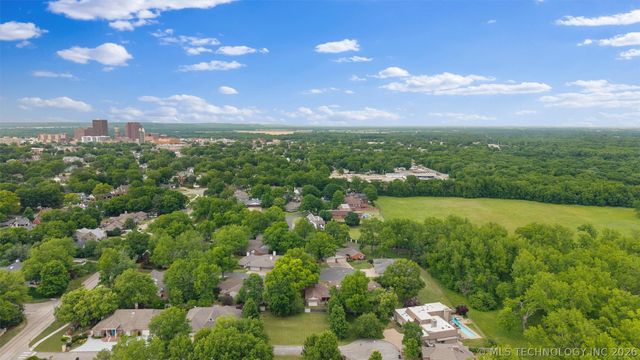 1555 Pecan Place, Bartlesville, OK 74003