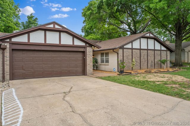 1555 Pecan Place, Bartlesville, OK 74003