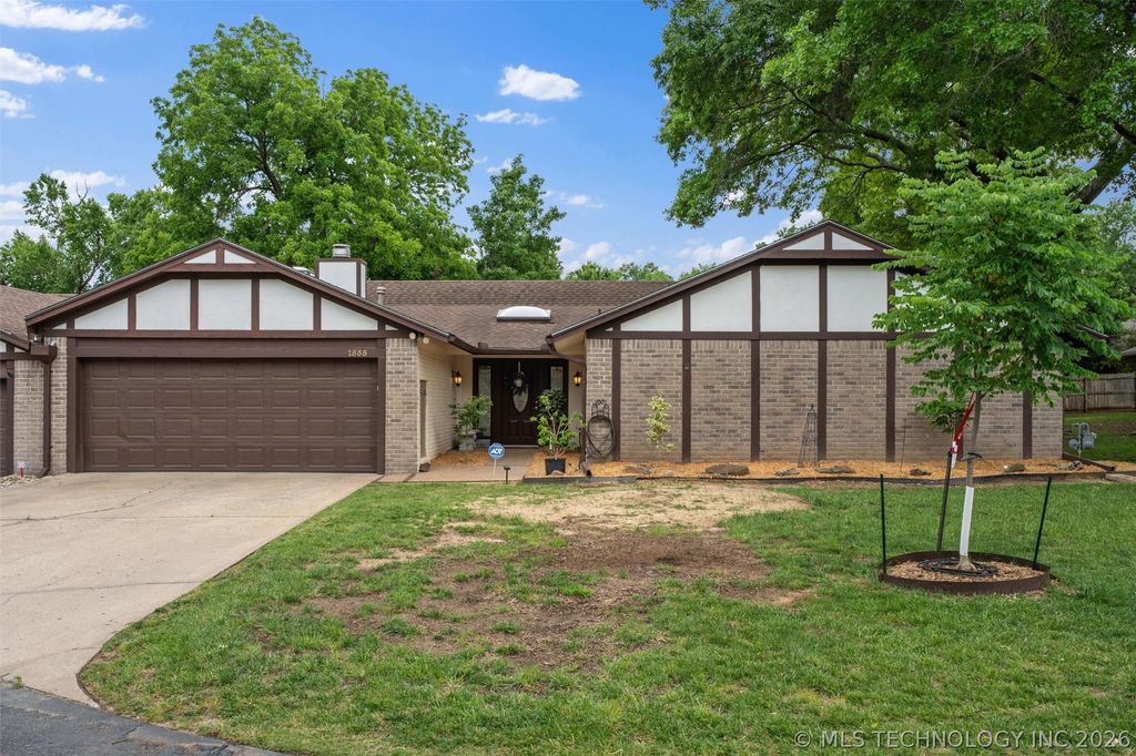 1555 Pecan Place, Bartlesville, OK 74003