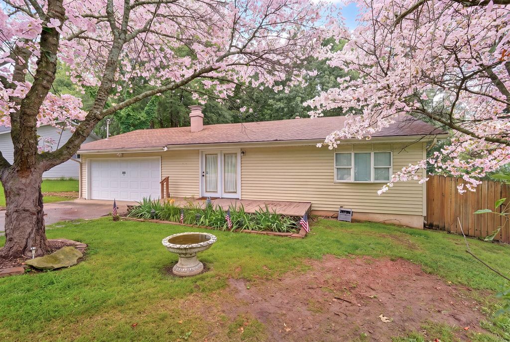 2653 E Cragmont Street, Springfield, MO 65804