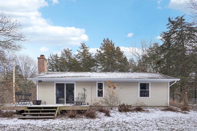 W10892 County Road V, Lodi, WI 53555
