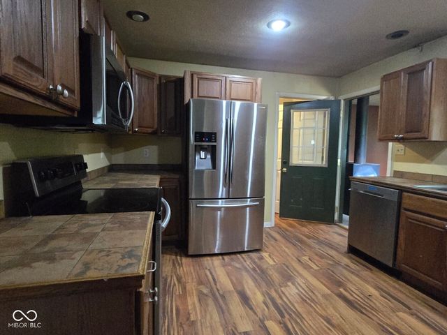 102 E Davidson Street, Staunton, IN 47881