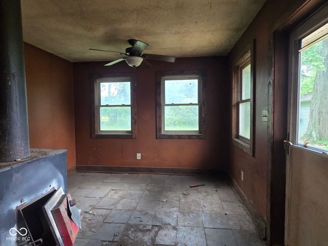 102 E Davidson Street, Staunton, IN 47881