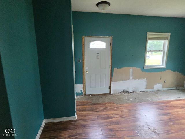 102 E Davidson Street, Staunton, IN 47881