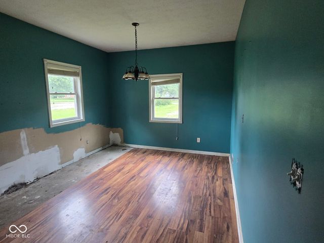 102 E Davidson Street, Staunton, IN 47881