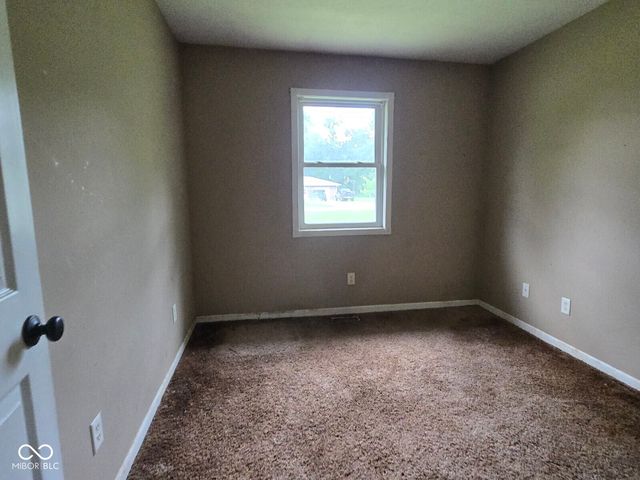 102 E Davidson Street, Staunton, IN 47881
