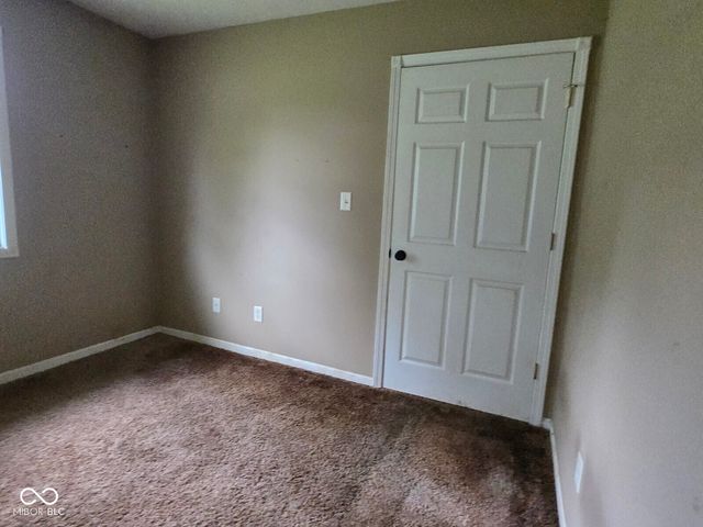 102 E Davidson Street, Staunton, IN 47881