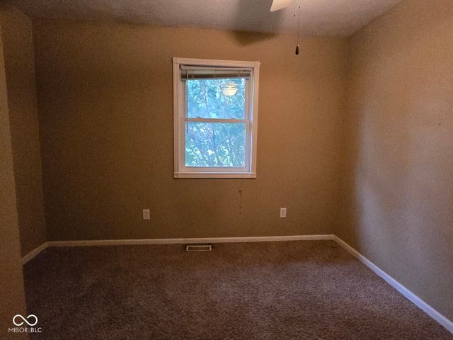 102 E Davidson Street, Staunton, IN 47881