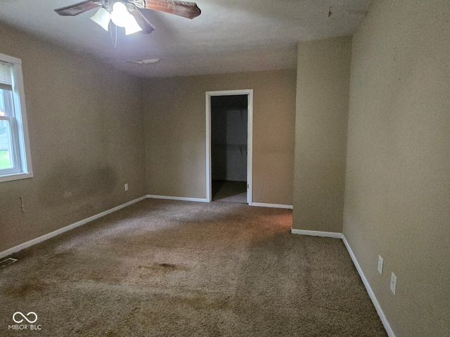 102 E Davidson Street, Staunton, IN 47881
